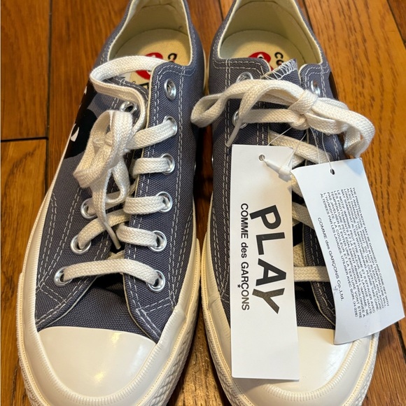 Comme des Garcons PLAY x Converse Women’s Gray Half Heart Limited Edition - Picture 1 of 5
